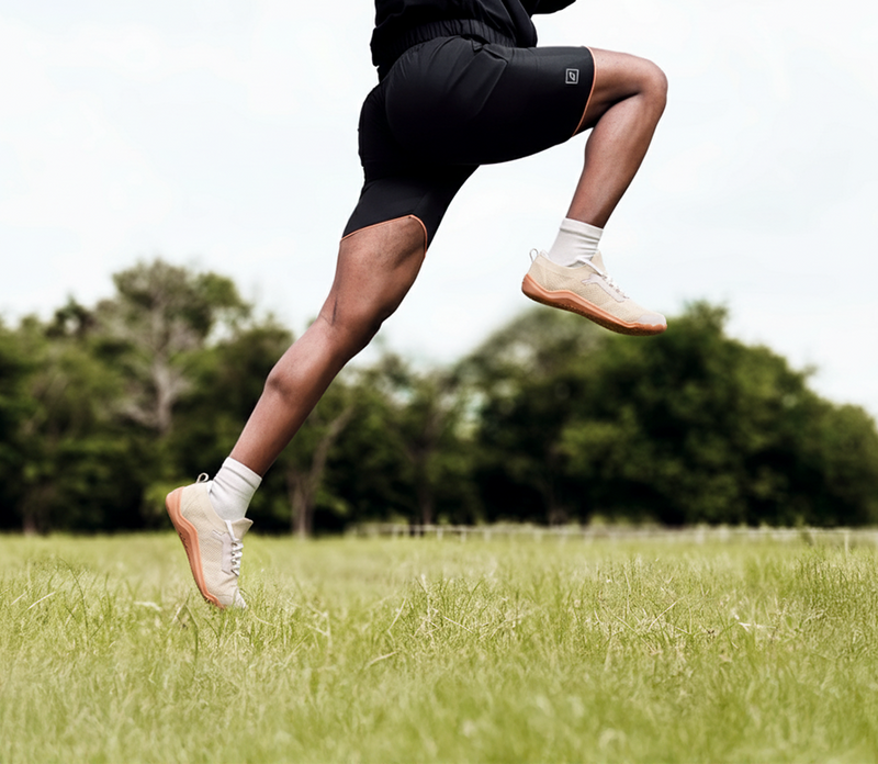 BAREFOOT GRASS RUNNING