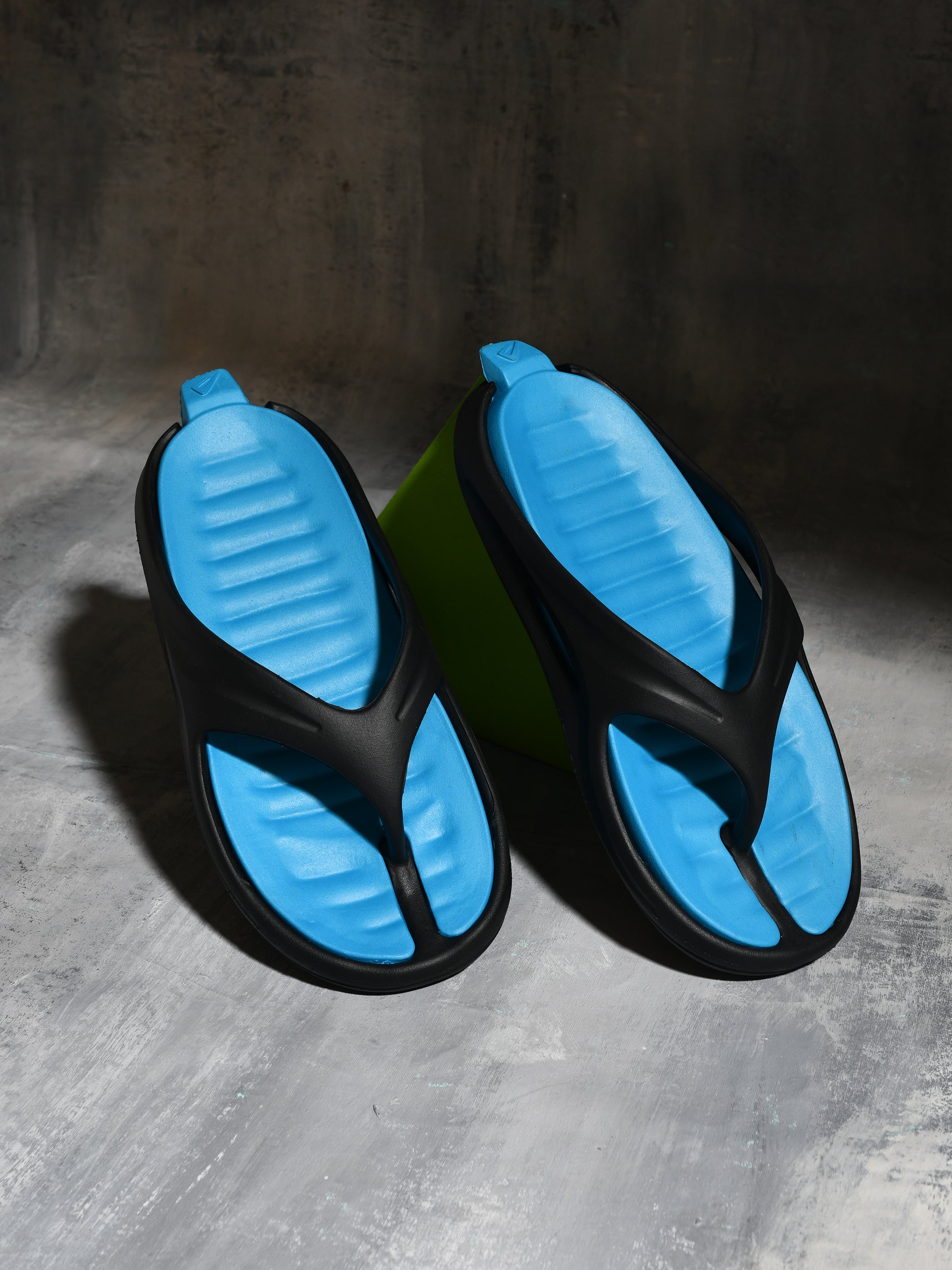 Impakto Men's Black and Sea Green Flipflop - FT3101